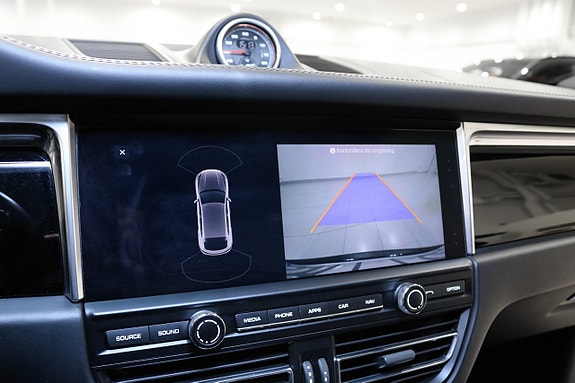 Porsche Macan 28 of 30