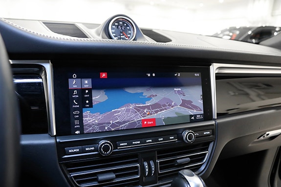Porsche Macan 26 of 30