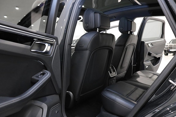 Porsche Macan 18 of 30