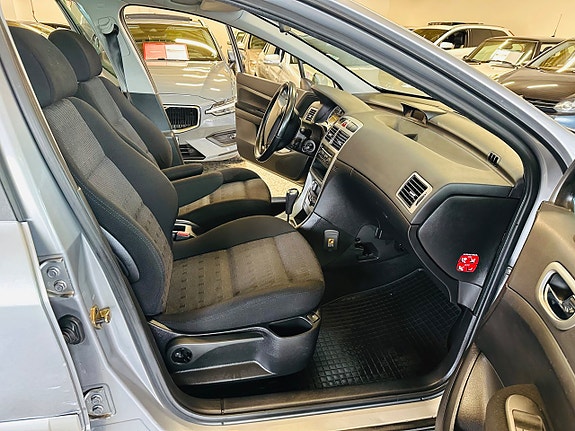 Peugeot 307 SW 9 of 17