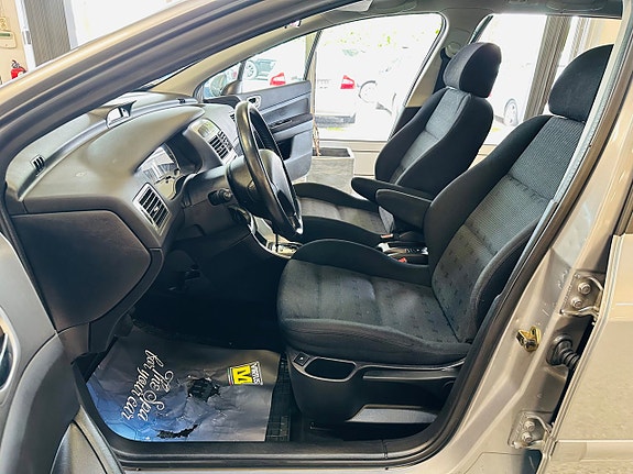 Peugeot 307 SW 11 of 17