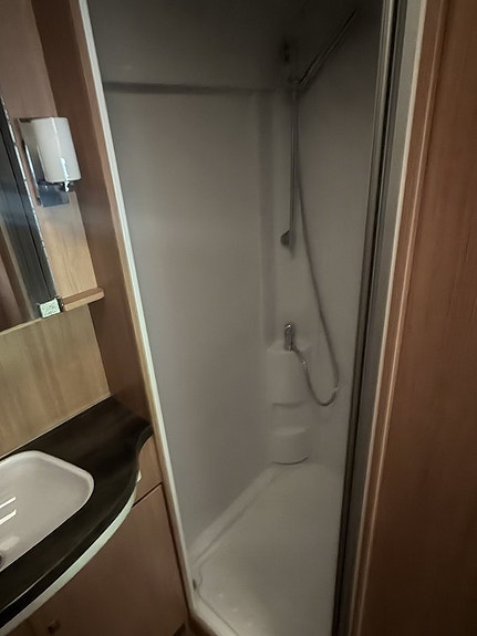 Knaus Sky 700 TI Fukttestad U.A / Låga Långbäddar / 1900 Mil / 1 Ägare / 8 of 15