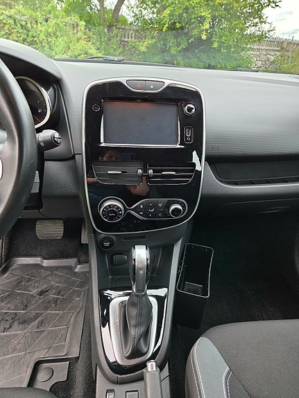Renault Clio 12 of 12