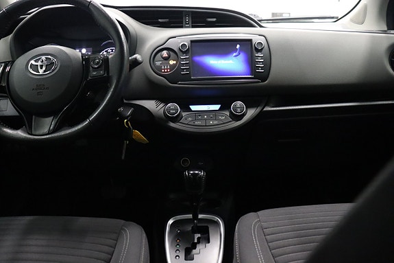 Toyota Yaris 13 of 25