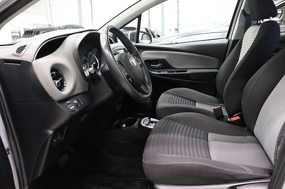 Toyota Yaris 7 of 25