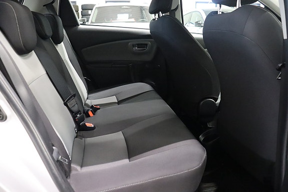 Toyota Yaris 10 of 25