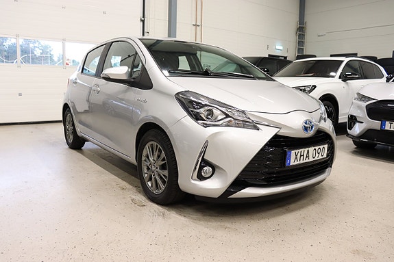 Toyota Yaris 2 of 25