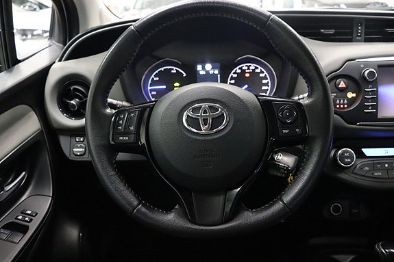 Toyota Yaris 12 of 25