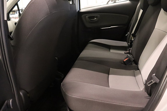 Toyota Yaris 9 of 25