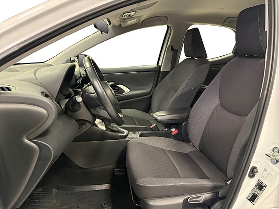 Toyota Yaris 8 of 16