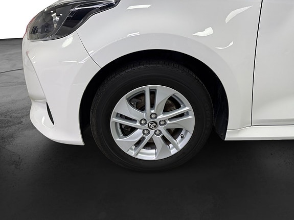 Toyota Yaris 16 of 16