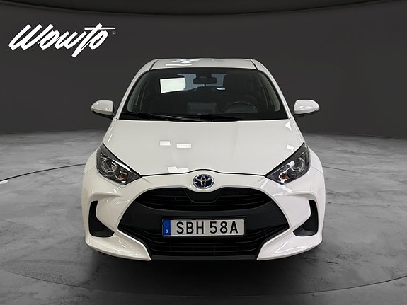 Toyota Yaris 2 of 16