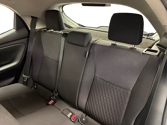 Toyota Yaris 10 of 16