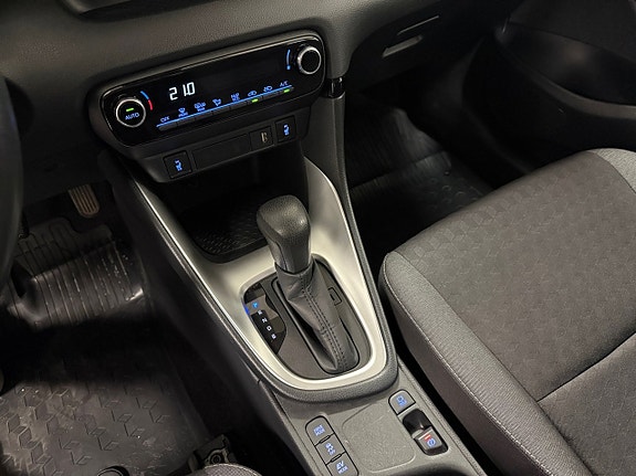 Toyota Yaris 13 of 16