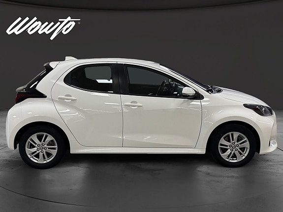 Toyota Yaris 3 of 16