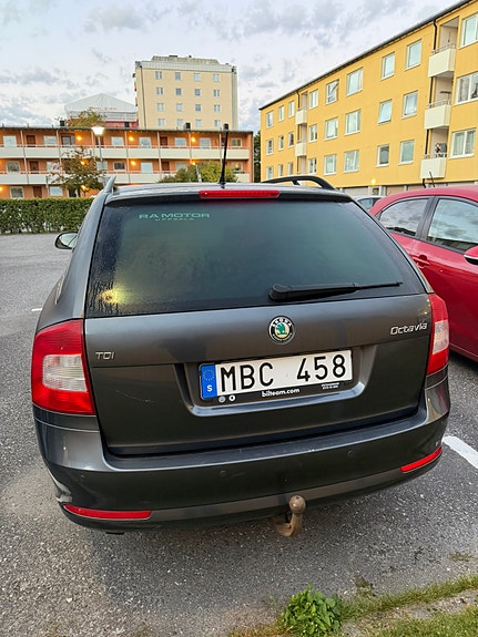 Skoda Octavia 2 of 6