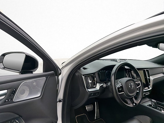Volvo V60 10 of 30