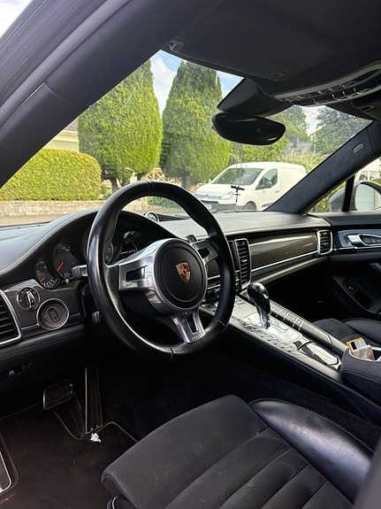Porsche Panamera GTS 7 of 7
