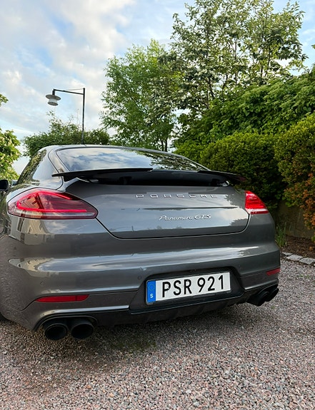 Porsche Panamera GTS 3 of 7