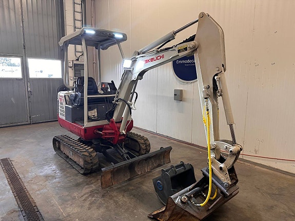 Takeuchi TB016 Grävmaskin / Minigrävare – 2006 – 2 232 h 5 of 9