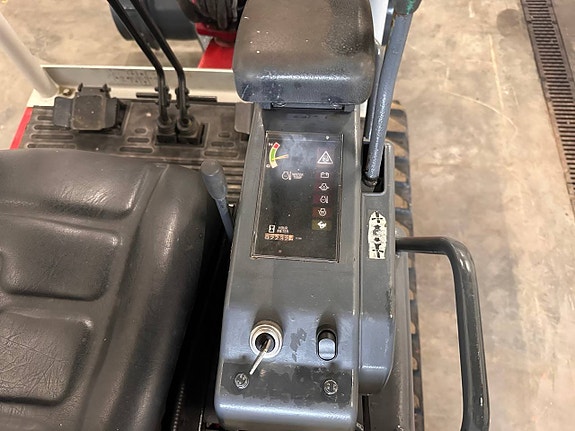 Takeuchi TB016 Grävmaskin / Minigrävare – 2006 – 2 232 h 8 of 9
