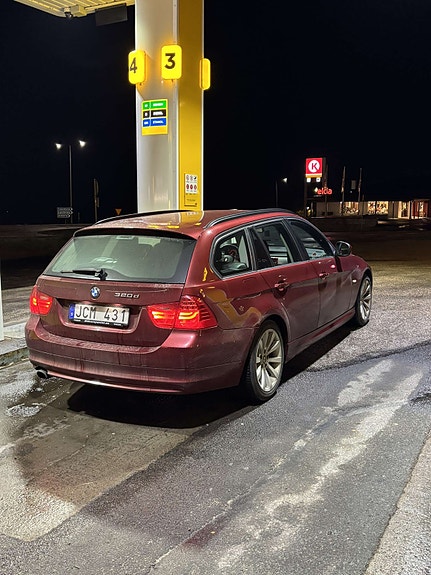 BMW 320d 2 of 5