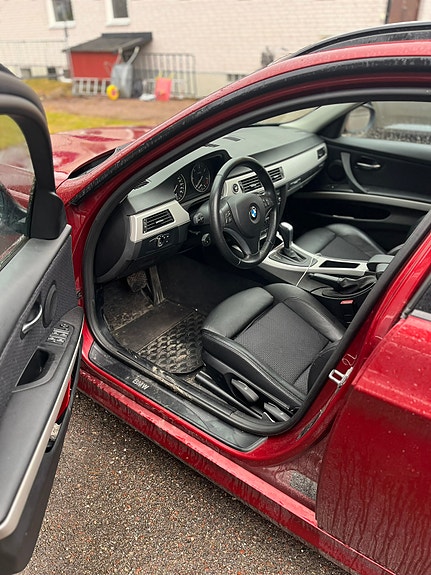 BMW 320d 3 of 5