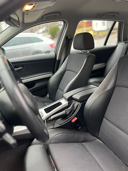 BMW 320d 4 of 5
