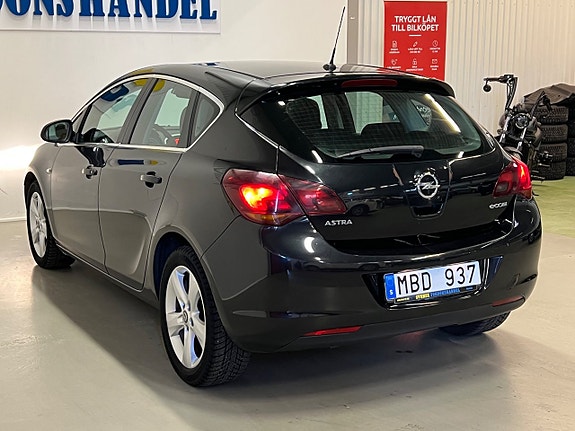 Opel Astra 8 of 24