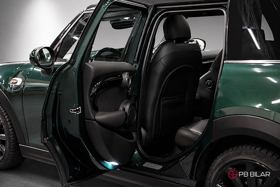 MINI Cooper S 11 of 26