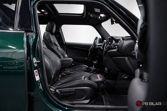 MINI Cooper S 13 of 26