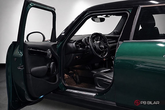 MINI Cooper S 10 of 26