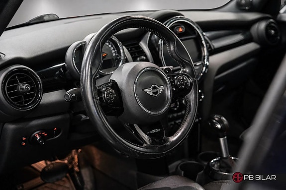 MINI Cooper S 9 of 26