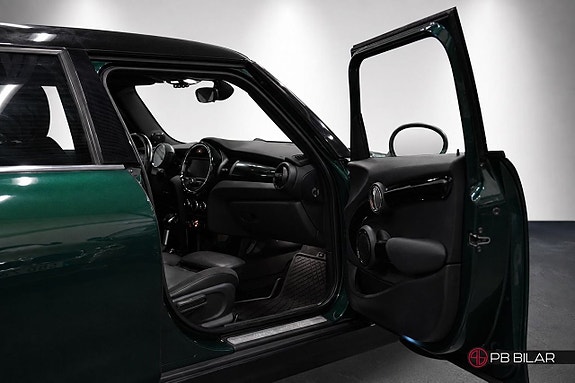 MINI Cooper S 12 of 26