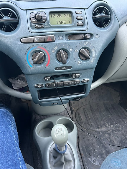Toyota Yaris 5 of 7