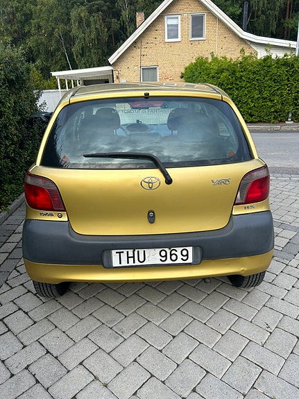 Toyota Yaris 3 of 7