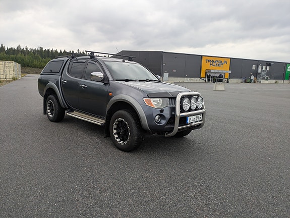 Mitsubishi L200 2 of 6