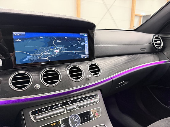 Mercedes-Benz E200 23 of 25