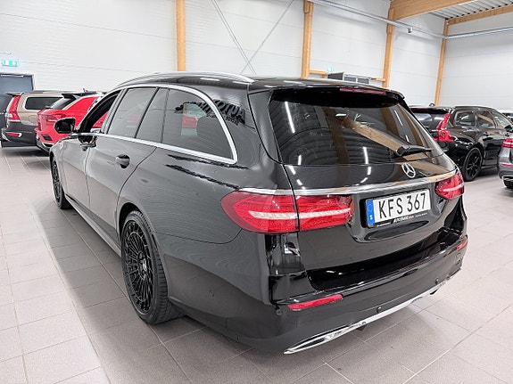 Mercedes-Benz E200 13 of 25