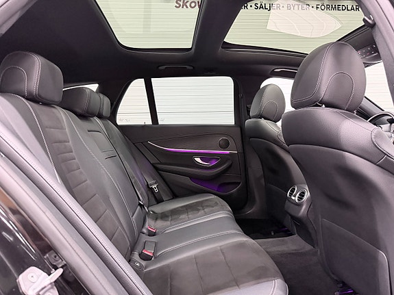 Mercedes-Benz E200 25 of 25