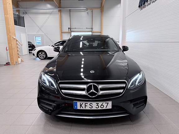Mercedes-Benz E200 3 of 25
