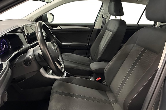 Volkswagen T-Roc 13 of 23