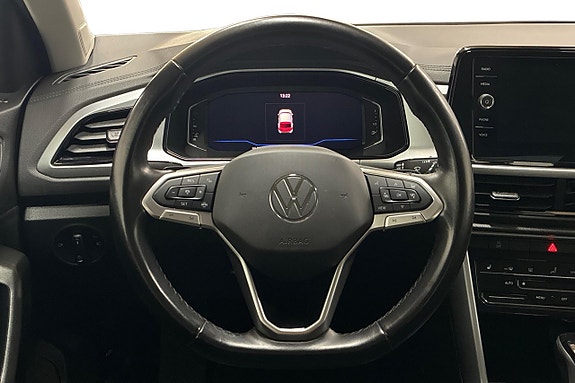 Volkswagen T-Roc 16 of 23