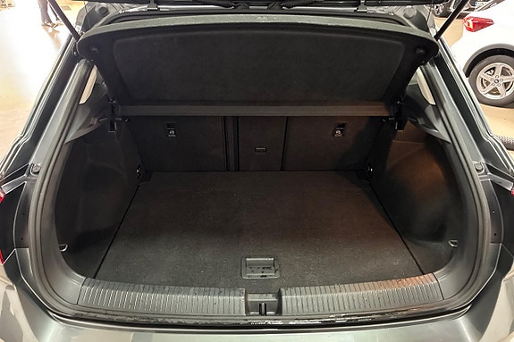 Volkswagen T-Roc 10 of 23