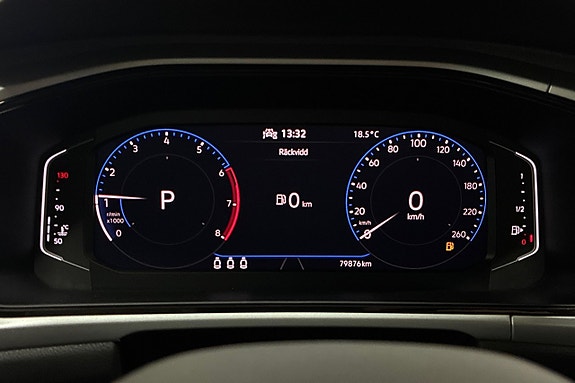 Volkswagen T-Roc 17 of 23