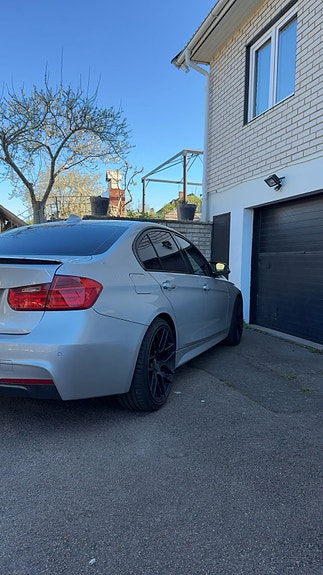 BMW 320d 3 of 9