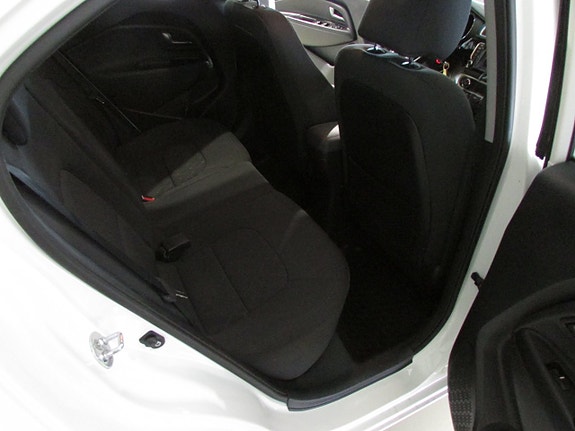 Kia Rio 12 of 18