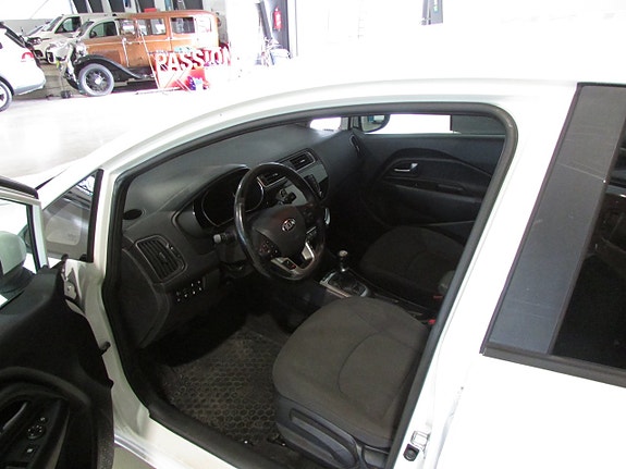 Kia Rio 9 of 18