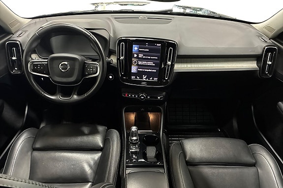 Volvo XC40 11 of 25