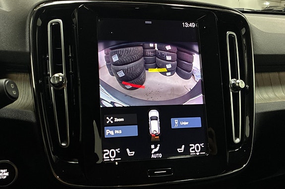 Volvo XC40 18 of 25